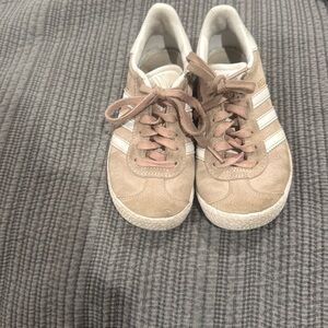 Girls girls Gazelle size 11.5
